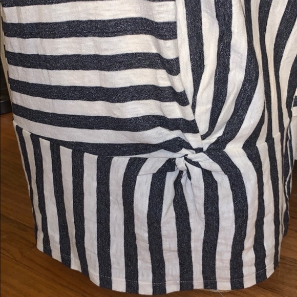 49 Gap Top - Picture 2 of 4